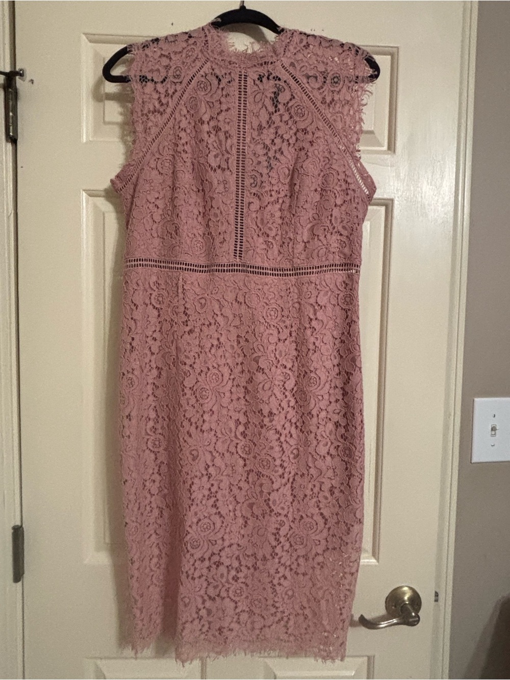 BNWT cocktail style dress. Size 10. Gorgeous details.